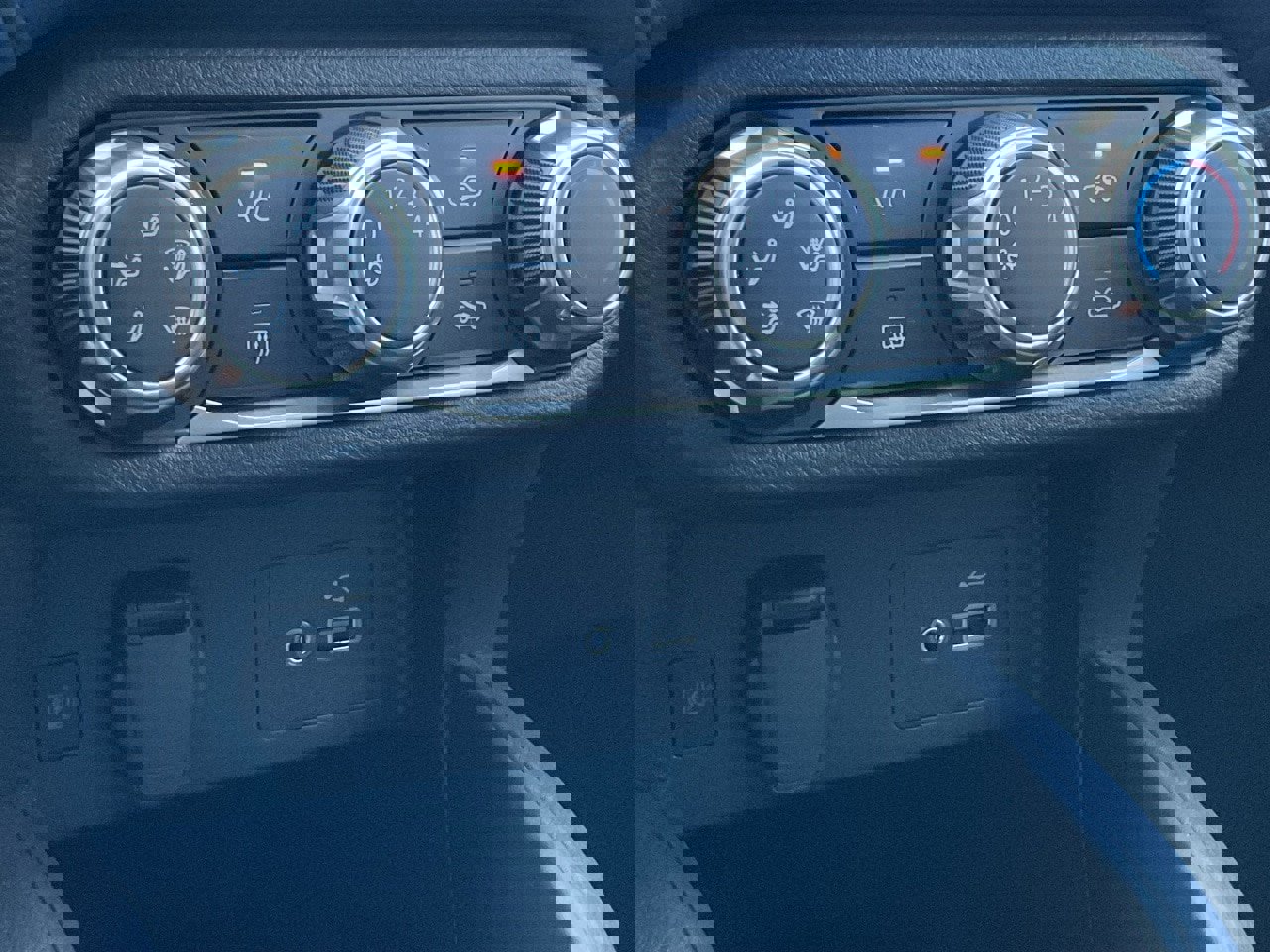 New 2025 Nissan Versa SV w/ Trunk Package image 29