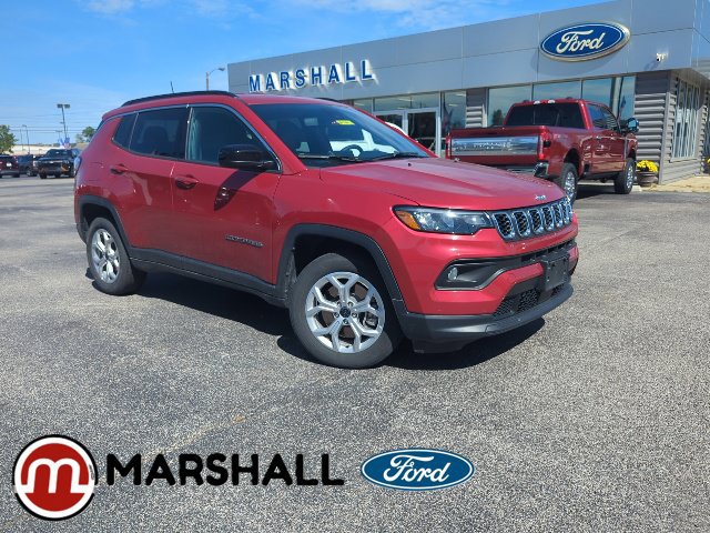 Used 2025 Jeep Compass Latitude AWD/4WD image 1