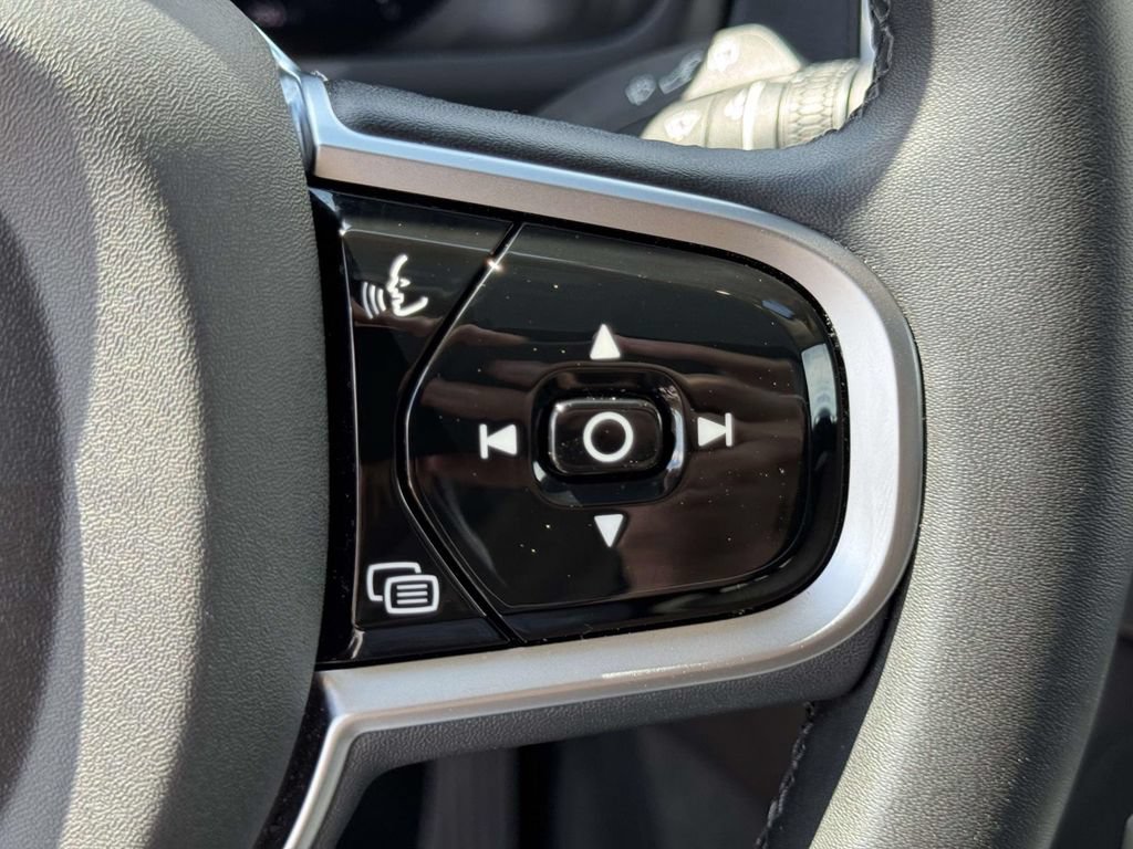 Certified 2025 Volvo XC90 B5 Core AWD/4WD image 20