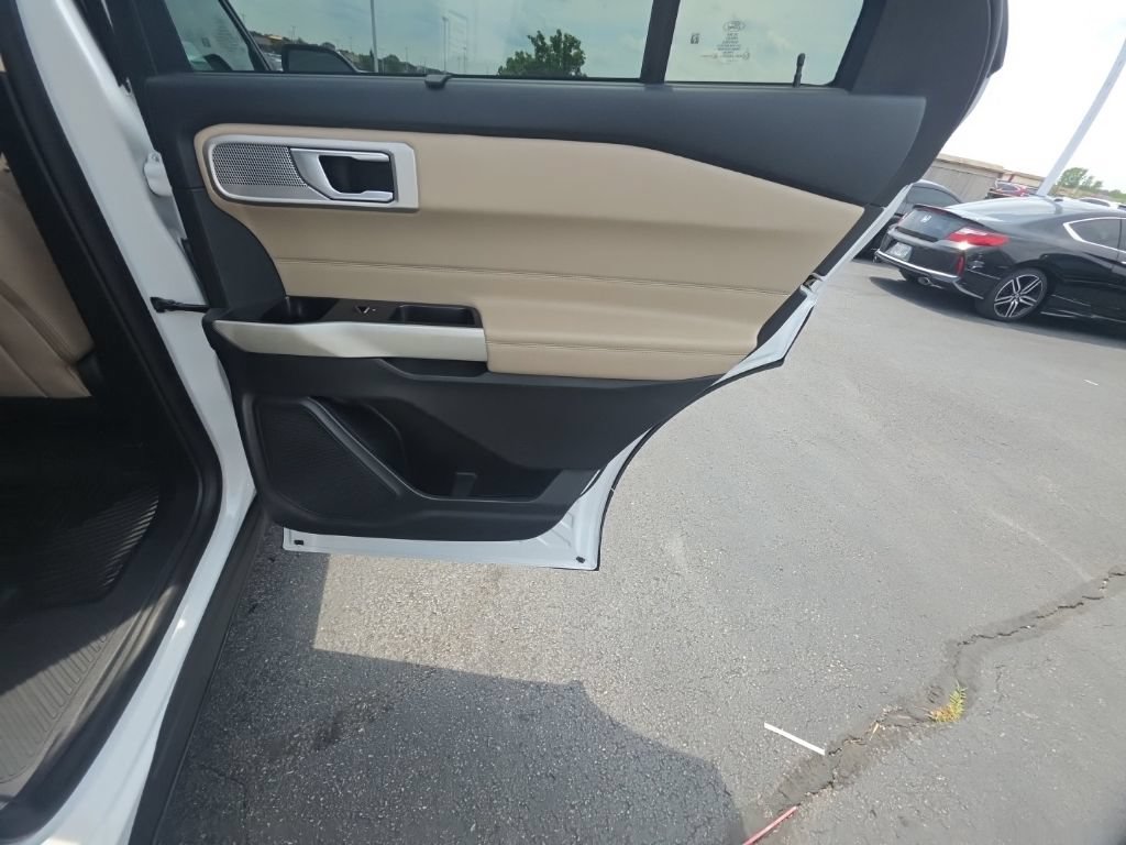 Used 2021 Ford Explorer Limited w/ Equipment Group 301A AWD/4WD image 30