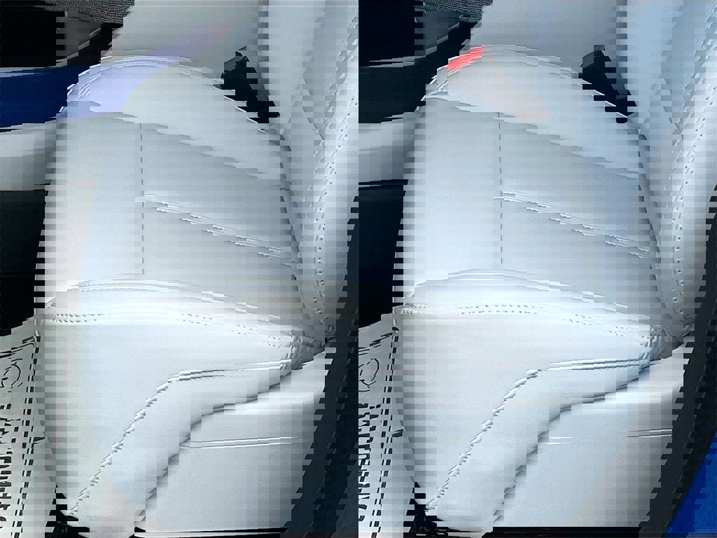 New 2026 Cadillac Optiq Luxury 1 image 19