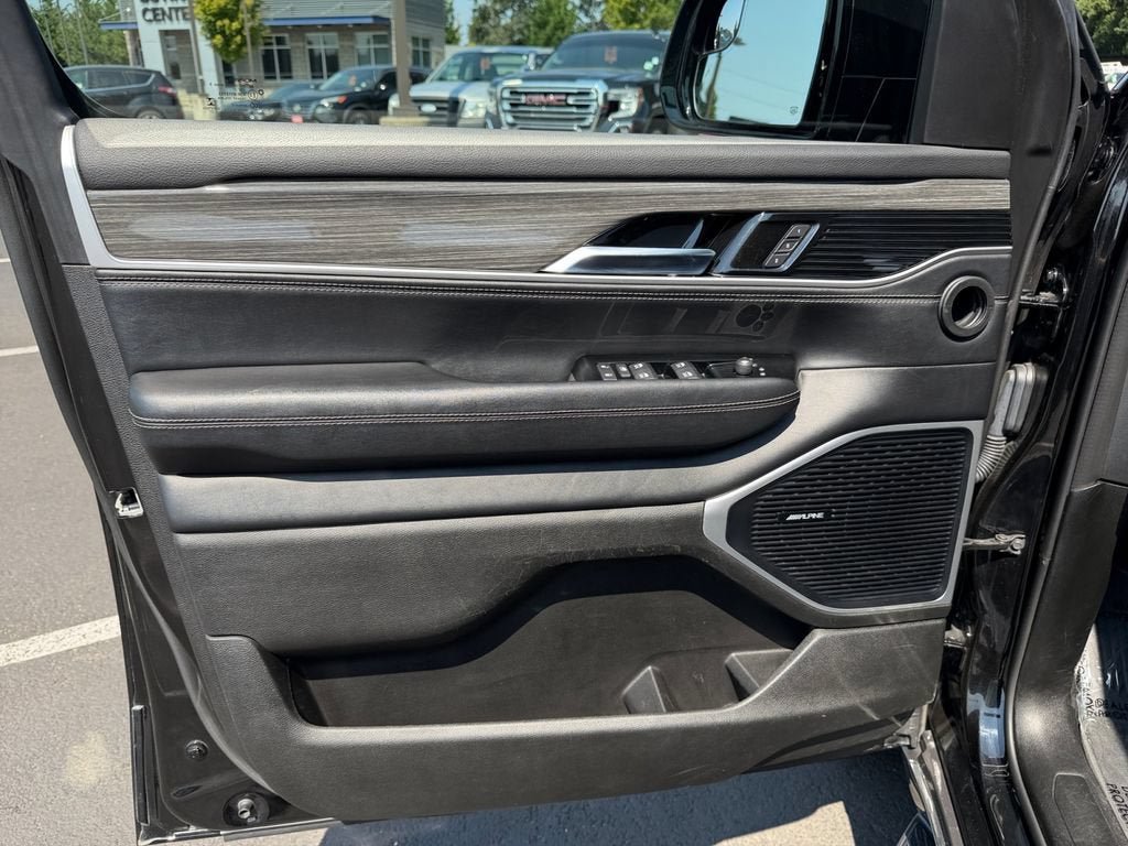 Used 2022 Jeep Wagoneer Series II AWD/4WD image 28