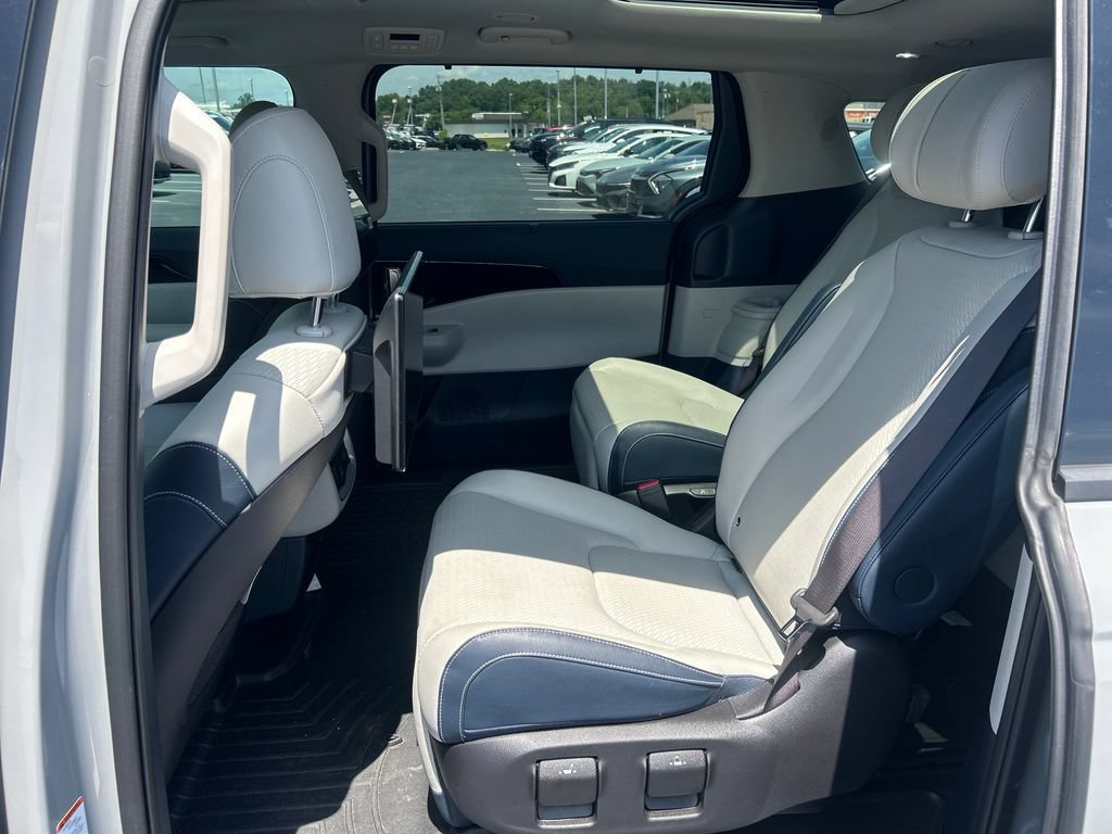 Used 2025 Kia Carnival SX Prestige FWD image 14