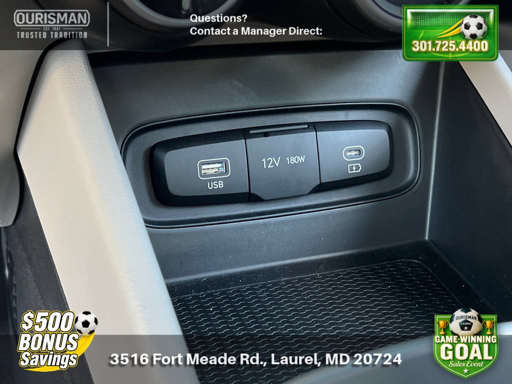 Used 2025 Hyundai Venue SEL FWD image 24