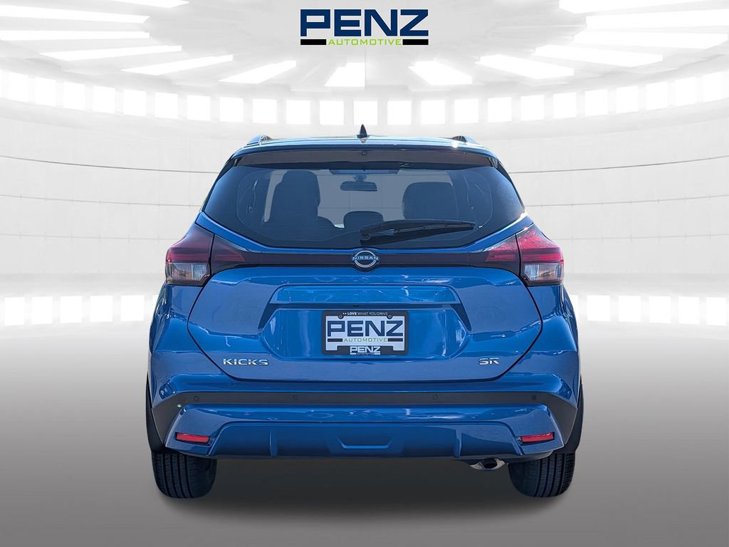 Used 2023 Nissan Kicks SR w/ SR Premium Package FWD image 6