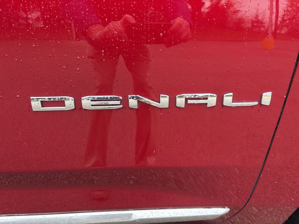 Used 2024 GMC Yukon Denali w/ Advanced Technology Package image 9