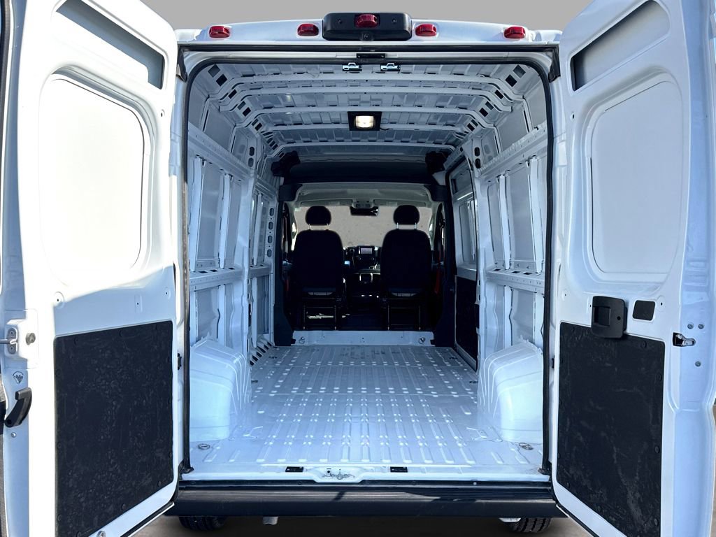 Used 2025 RAM ProMaster 2500 w/ Convenience Group image 10