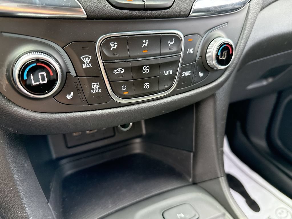 Used 2023 Chevrolet Equinox LT AWD/4WD image 19