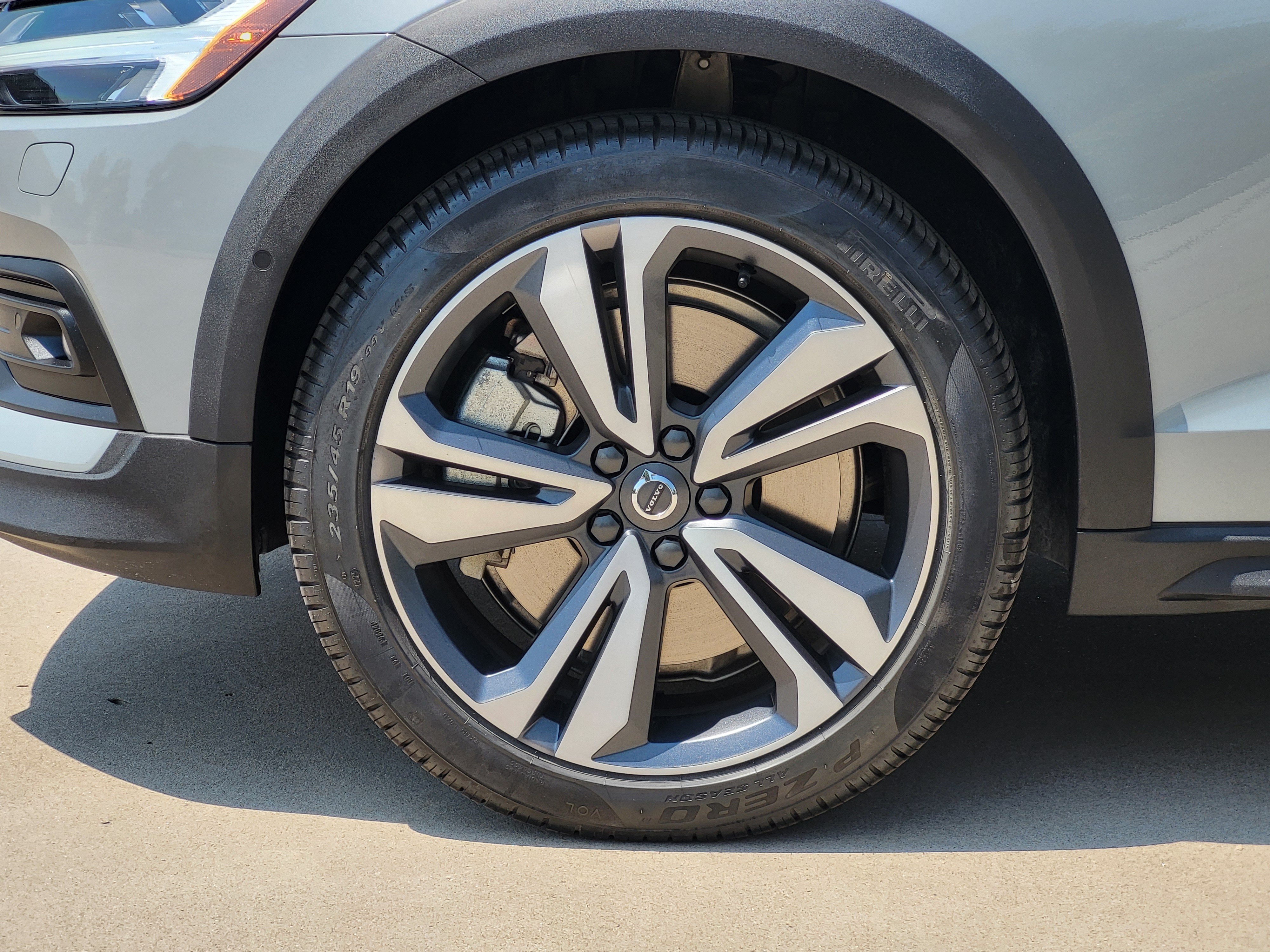 Certified 2026 Volvo V60 B5 Cross Country Plus AWD/4WD image 8