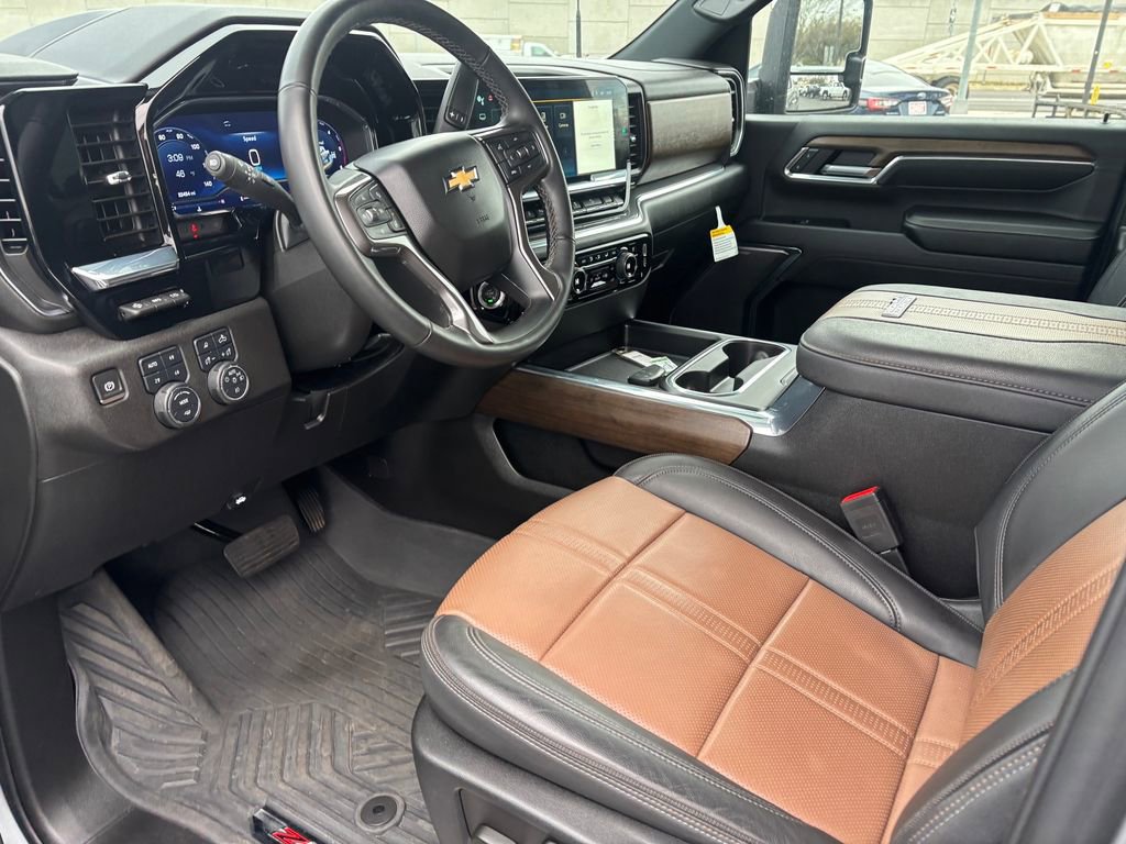 Used 2024 Chevrolet Silverado 2500 High Country w/ High Country Premium Package image 8
