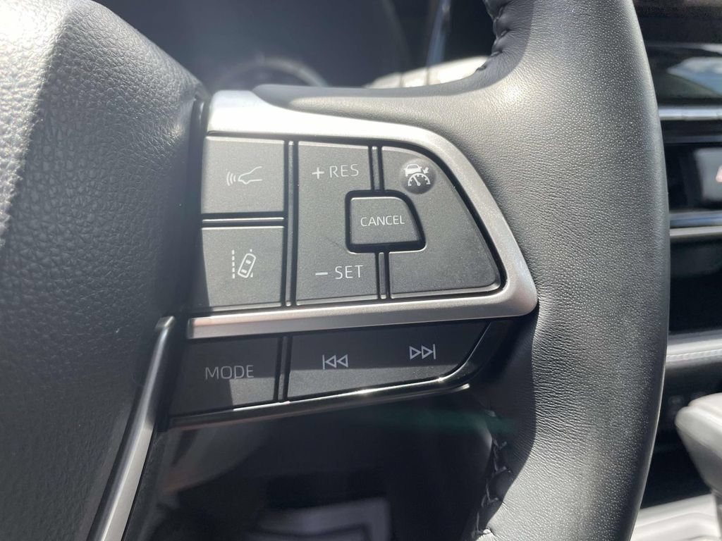 Used 2023 Toyota Highlander LE FWD image 15