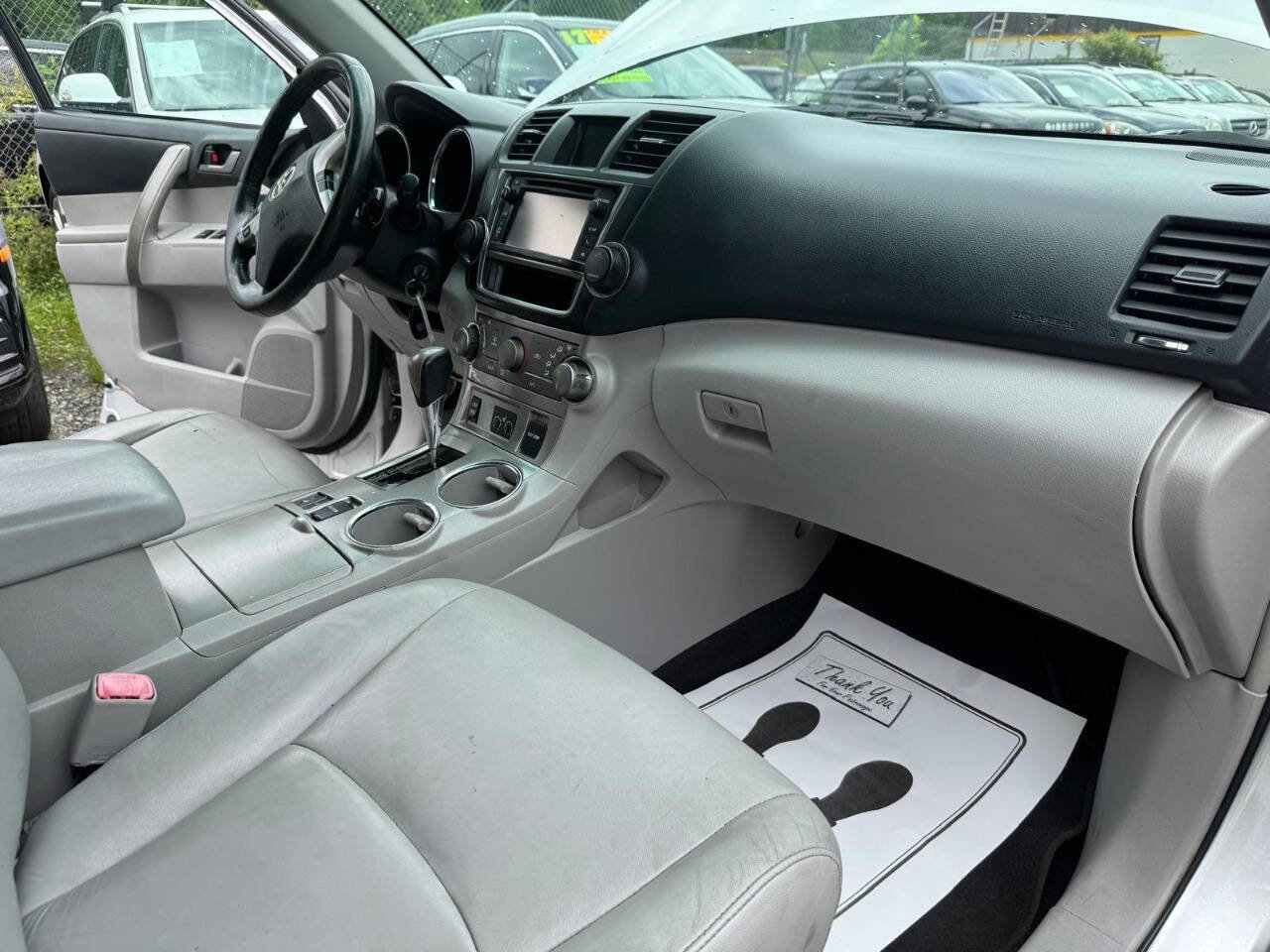 Used 2013 Toyota Highlander SE image 24
