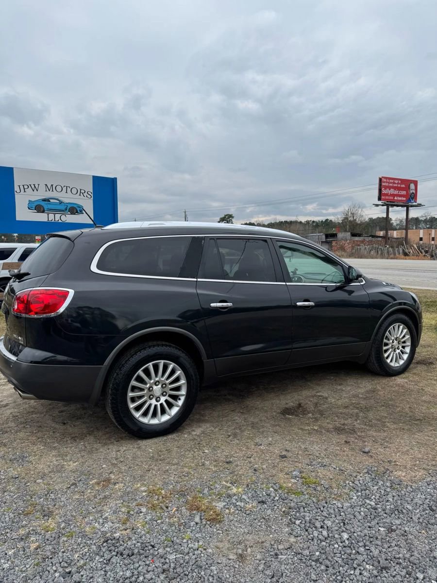 Used 2011 Buick Enclave CXL image 10