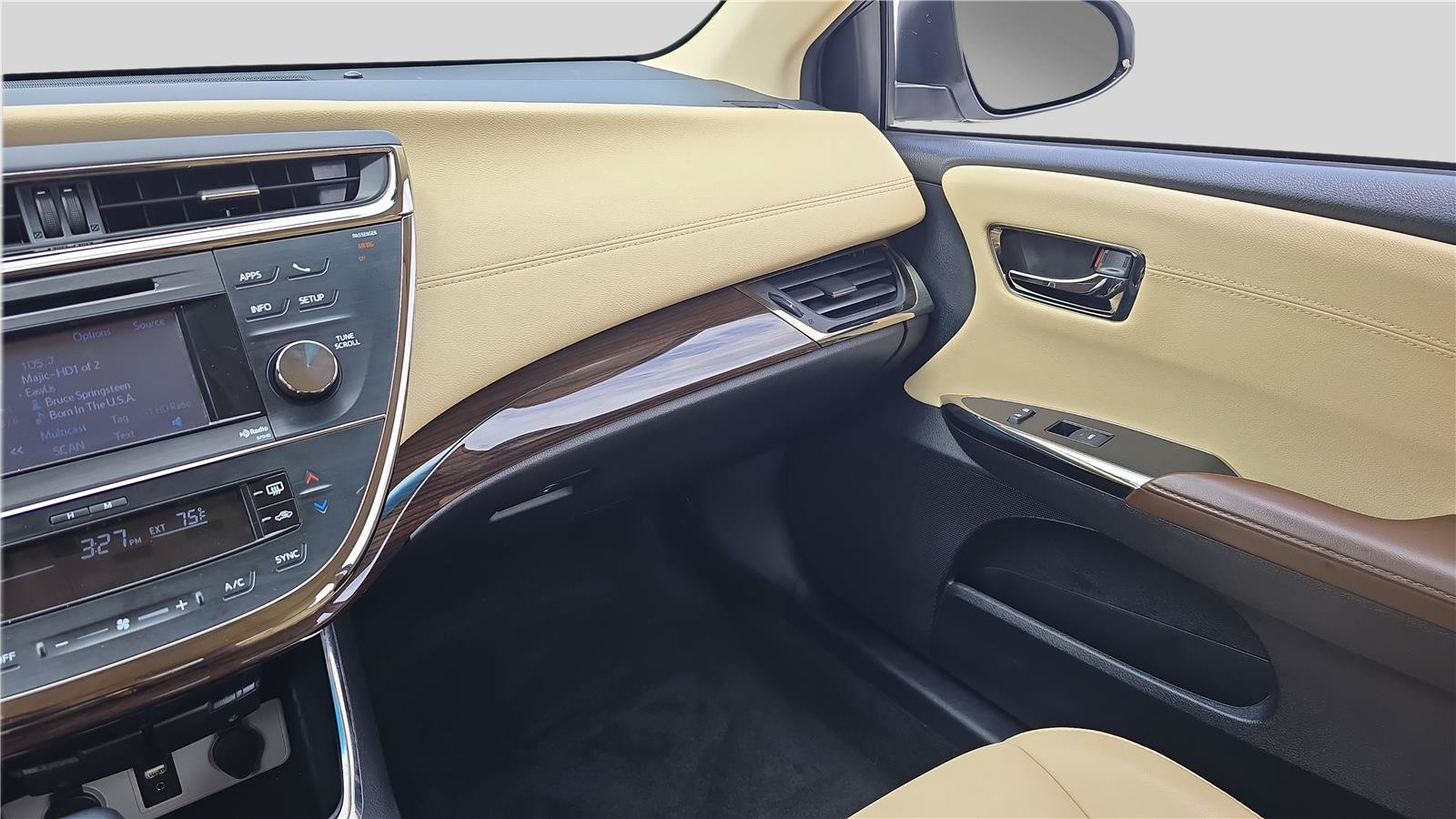 Used 2014 Toyota Avalon XLE Touring FWD image 25