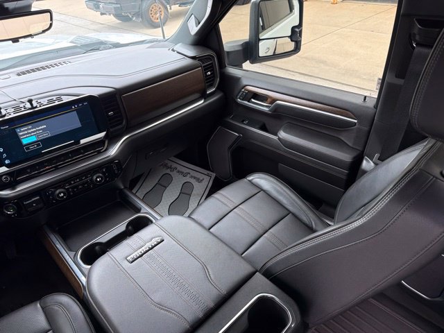 Used 2024 Chevrolet Silverado 3500 High Country w/ Technology Package AWD/4WD image 21