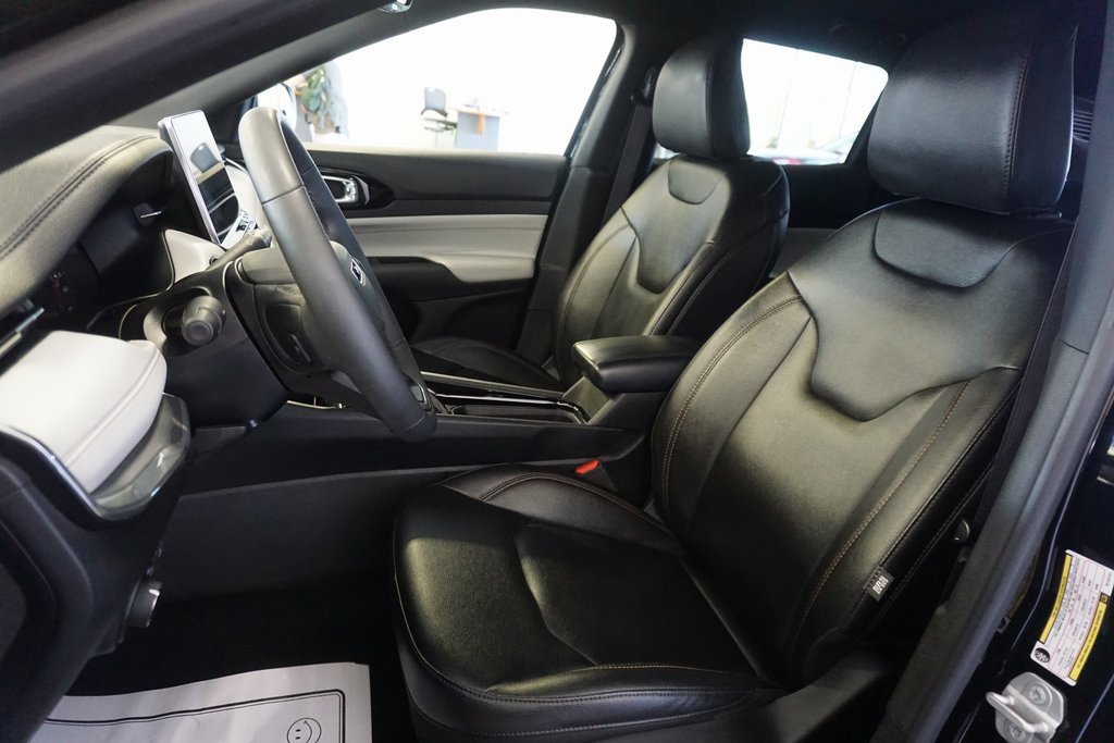 Used 2024 Jeep Compass Limited image 17