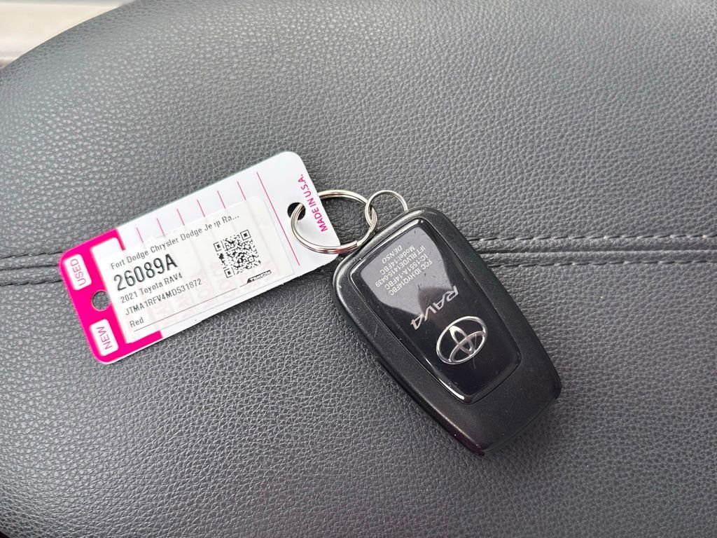 Used 2021 Toyota RAV4 XLE Premium AWD/4WD image 43