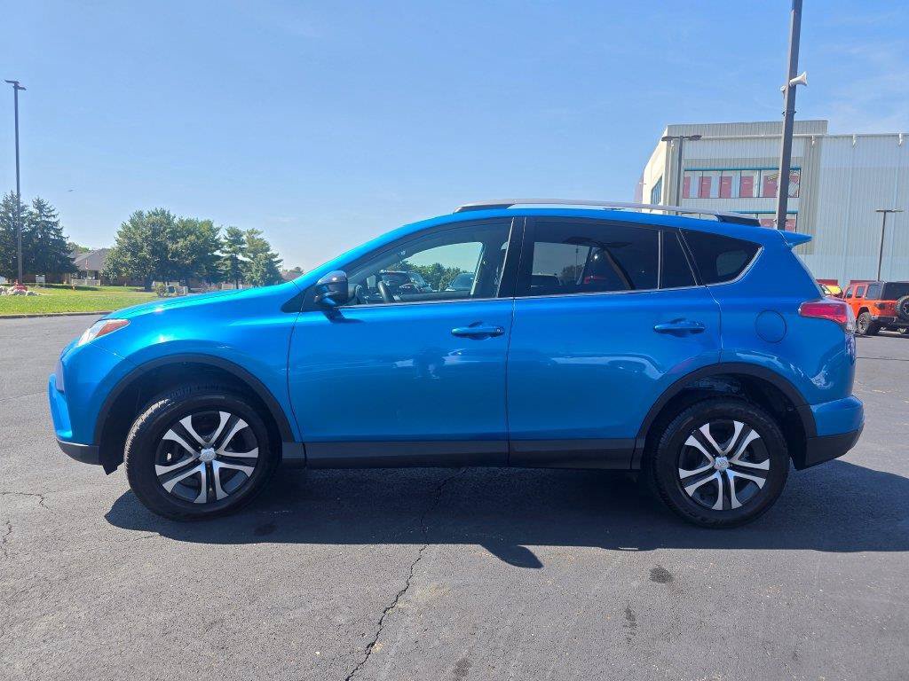Used 2018 Toyota RAV4 LE w/ All Weather Liner Package FWD image 5