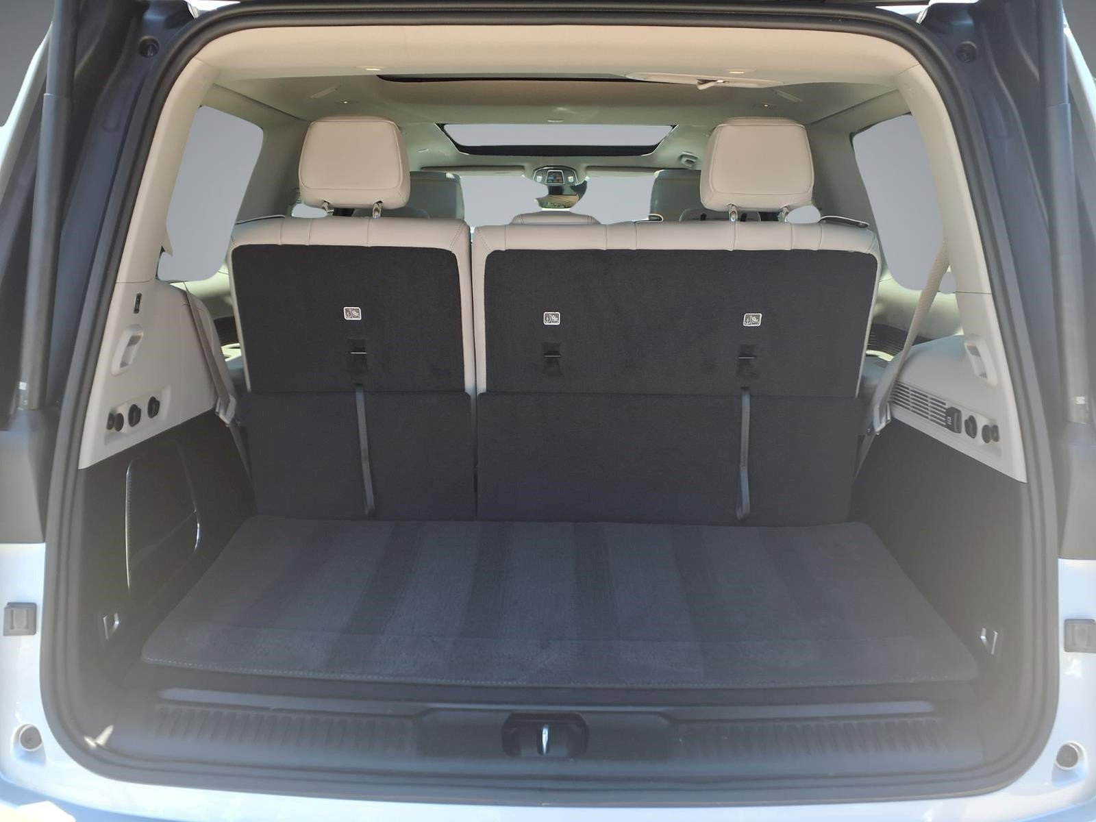Used 2022 Jeep Wagoneer Series II w/ Premium Group I RWD image 14