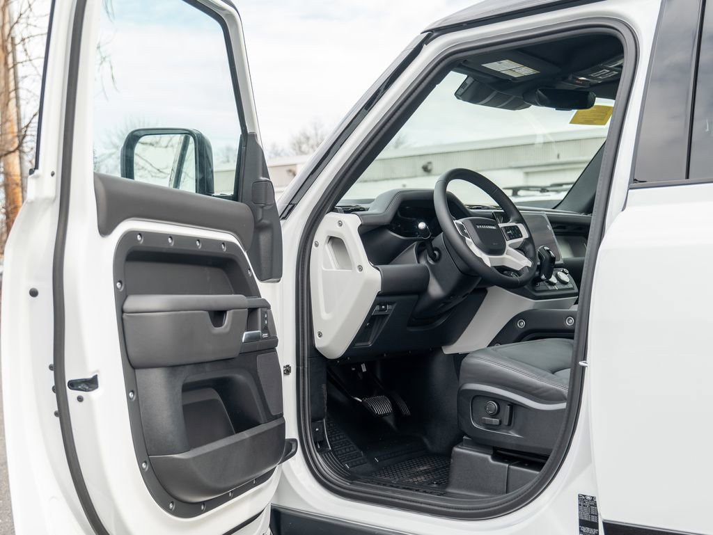 New 2026 Land Rover Defender 110 X-Dynamic SE image 10