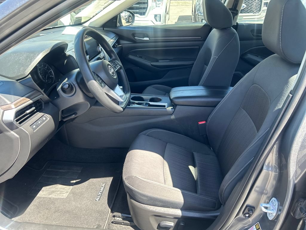 Used 2025 Nissan Altima 2.5 SV FWD image 8