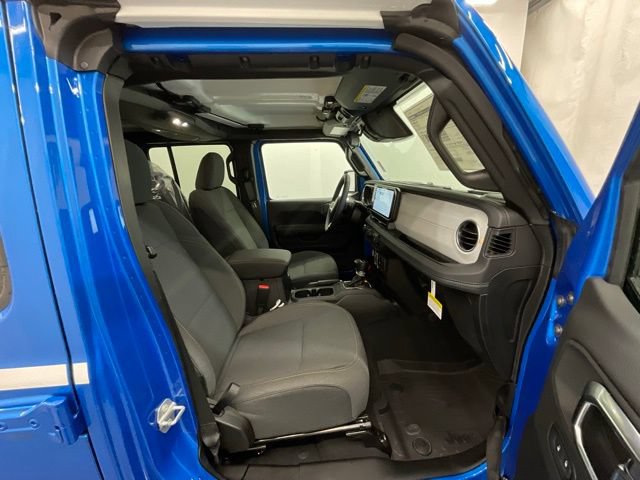 New 2026 Jeep Wrangler Unlimited Sahara w/ Whitecap Package AWD/4WD image 23