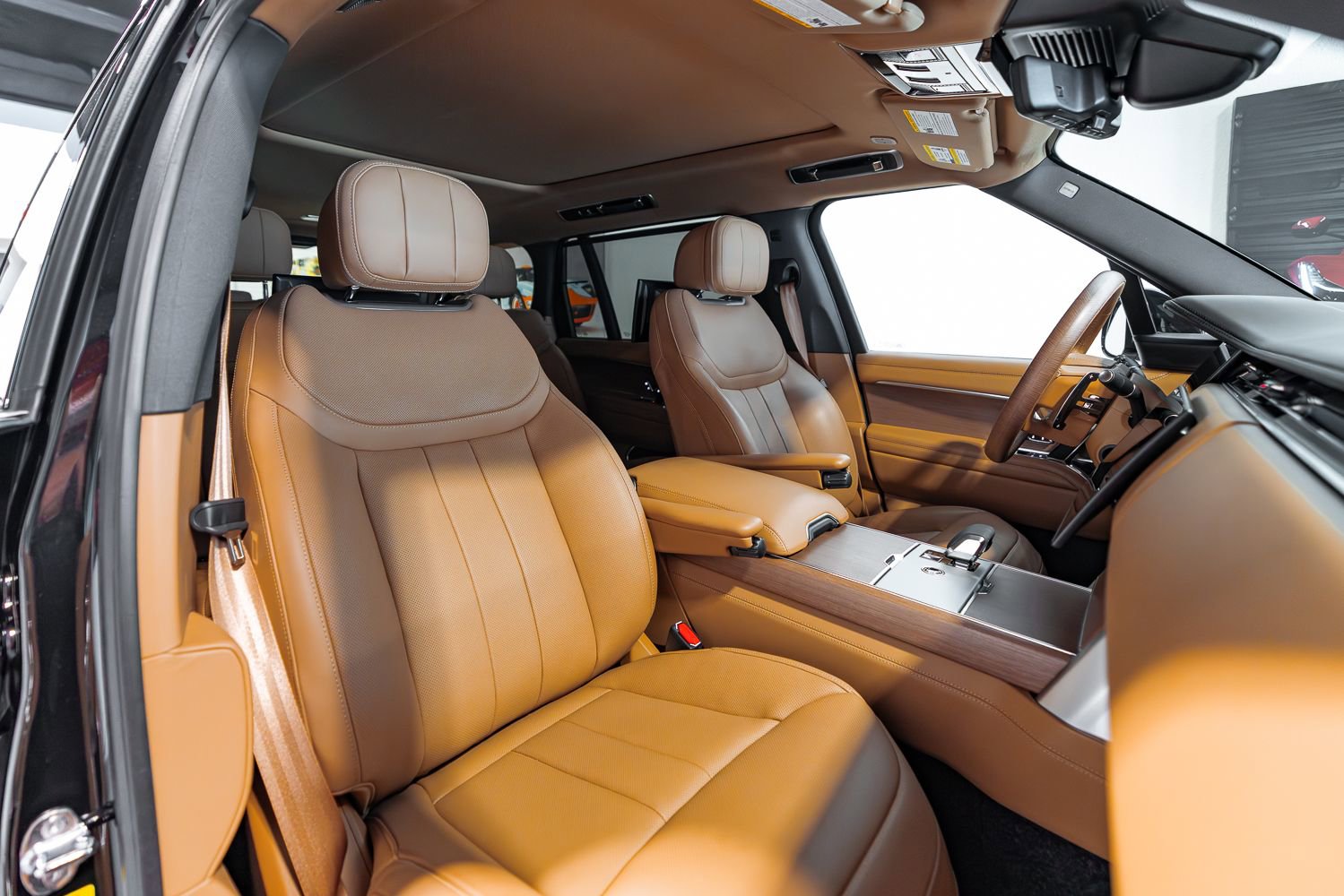 Used 2024 Land Rover Range Rover Long Wheelbase SE image 28