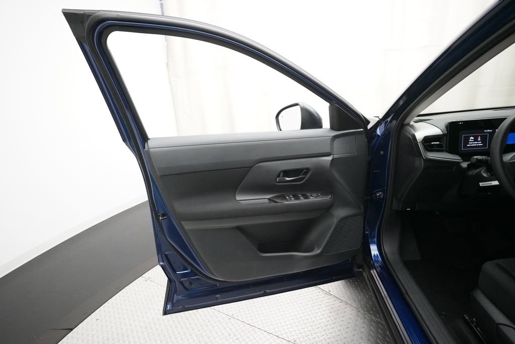 Certified 2025 Nissan Kicks S image 27