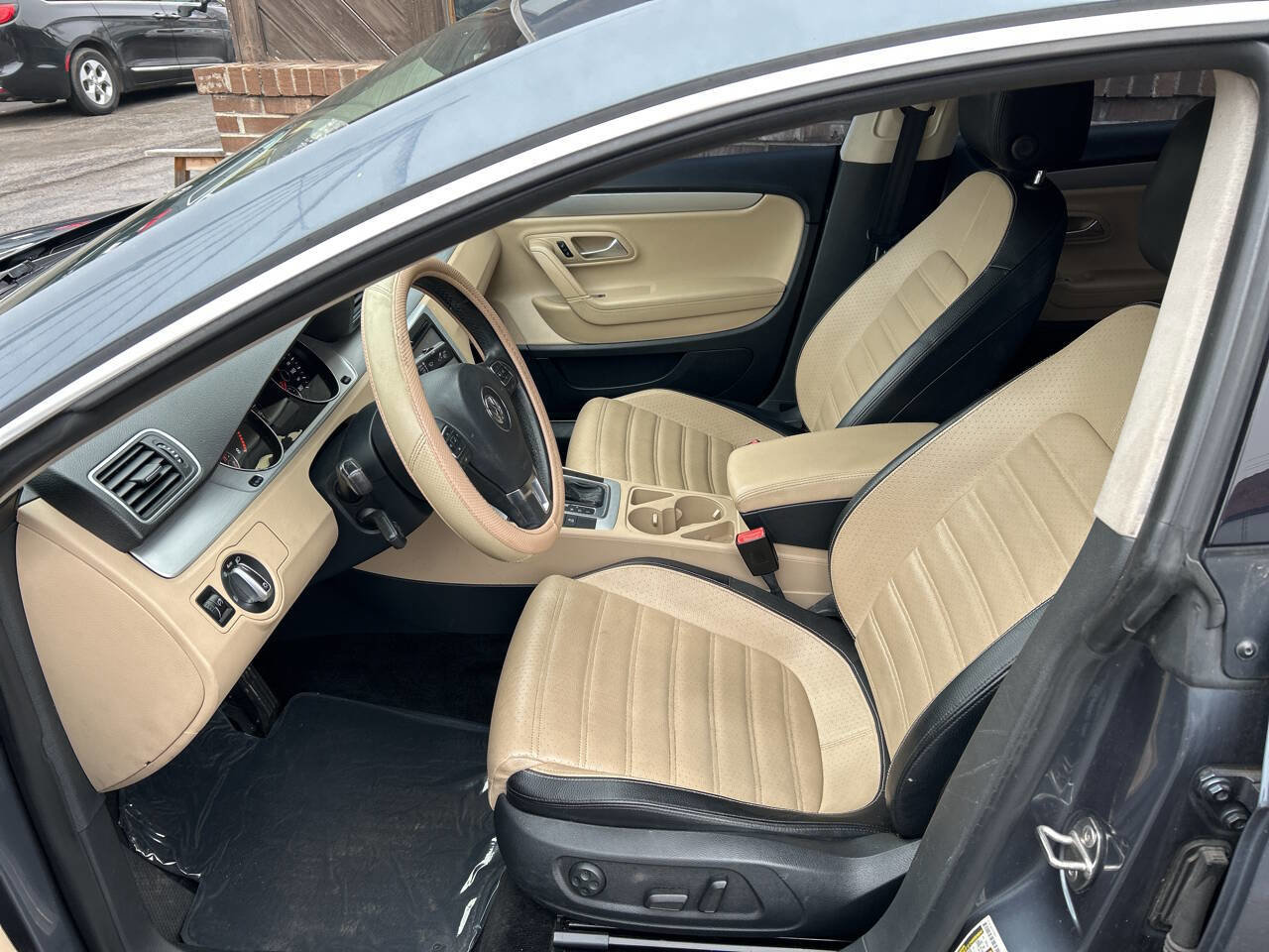 Used 2013 Volkswagen CC Sport image 10