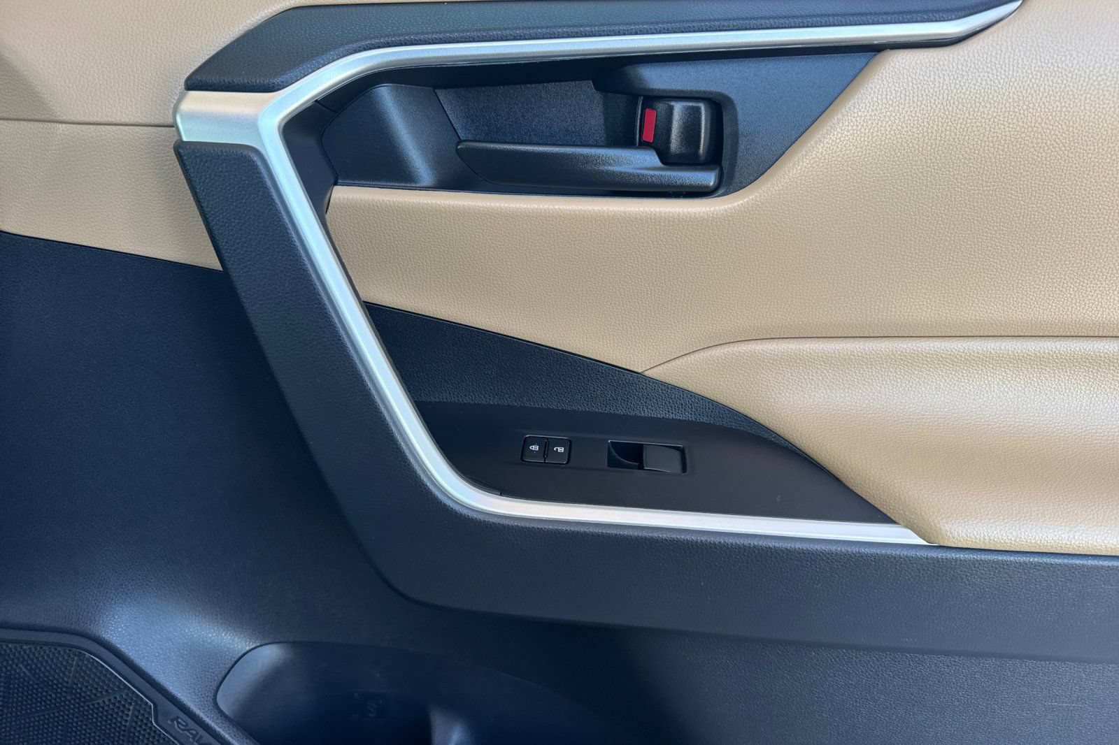 Certified 2022 Toyota RAV4 LE AWD/4WD image 21