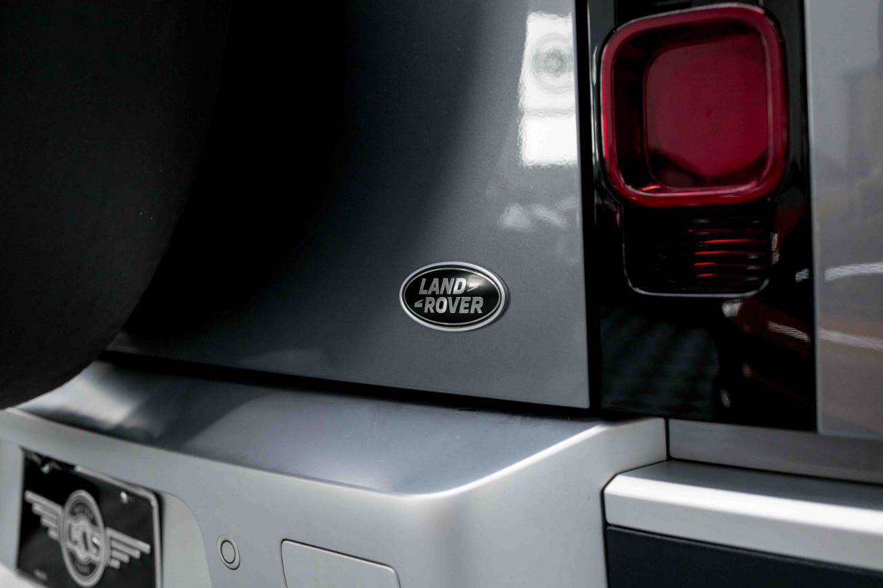 Used 2023 Land Rover Defender 130 SE image 27