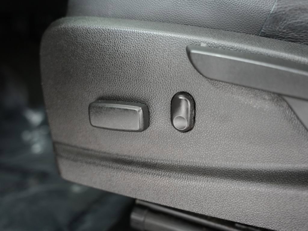 Used 2015 Chevrolet Colorado Z71 w/ LPO, Gearon Divider Package AWD/4WD image 39