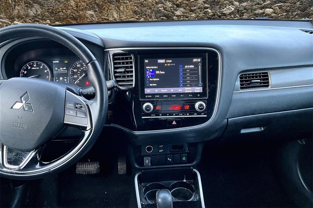 Used 2020 Mitsubishi Outlander SE image 6