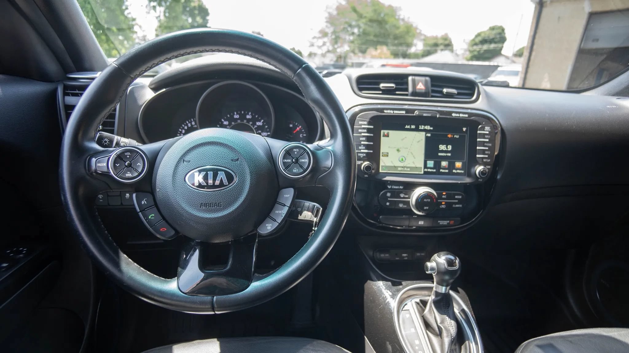 Used 2015 Kia Soul ! w/ Sun & Sound Package FWD image 19