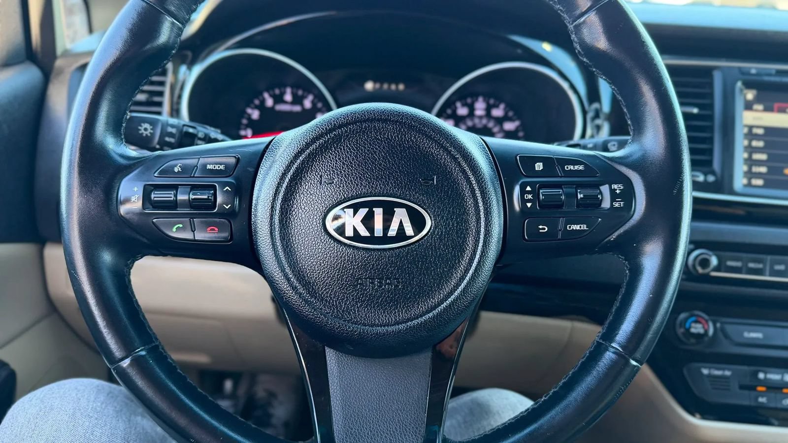 Used 2015 Kia Sedona SX FWD image 21