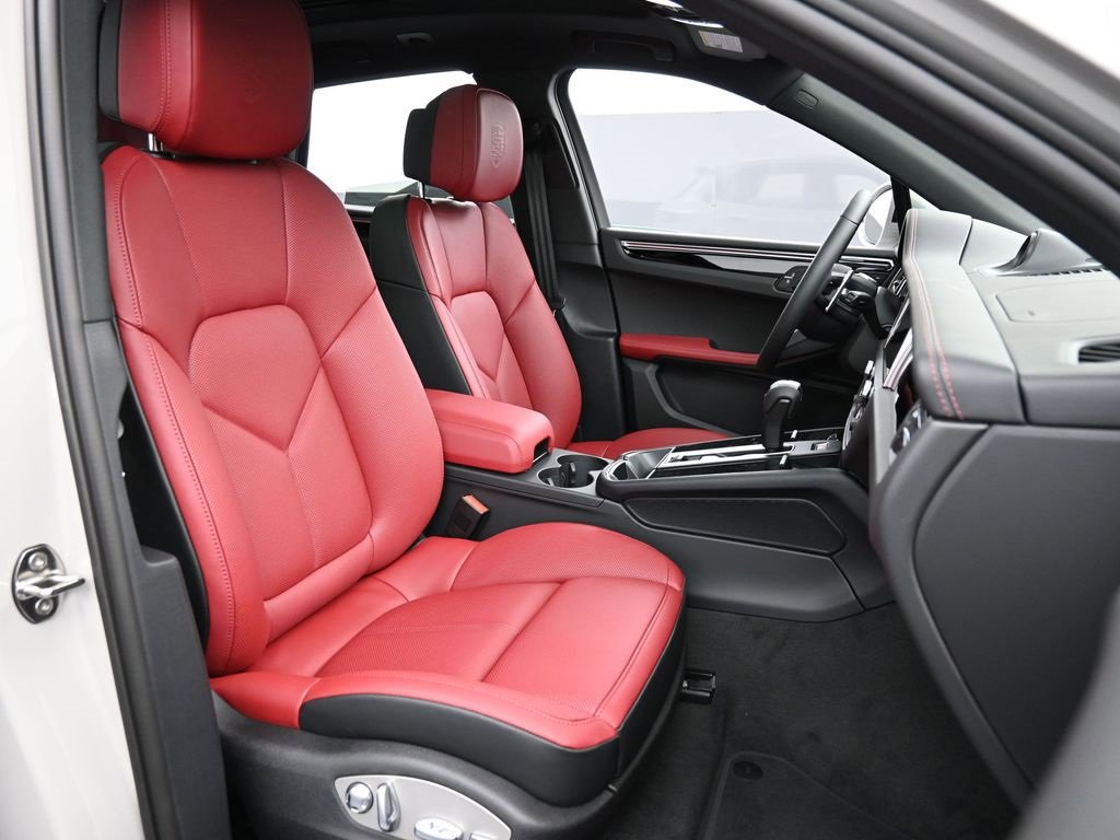 New 2026 Porsche Macan image 30