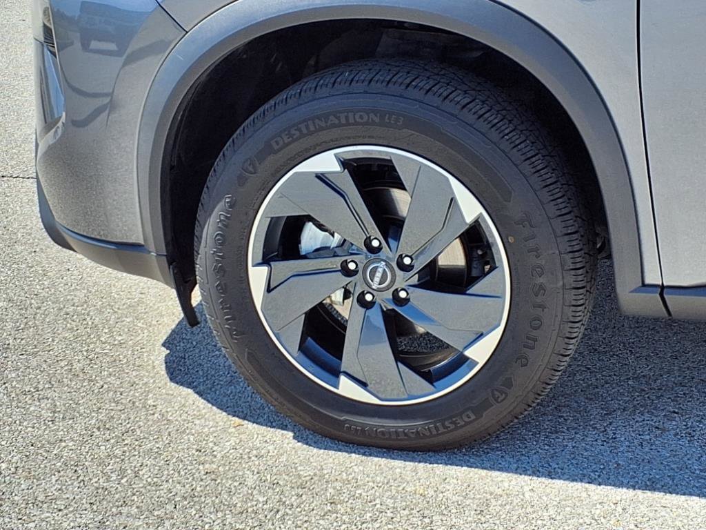 Used 2024 Nissan Rogue SV image 24