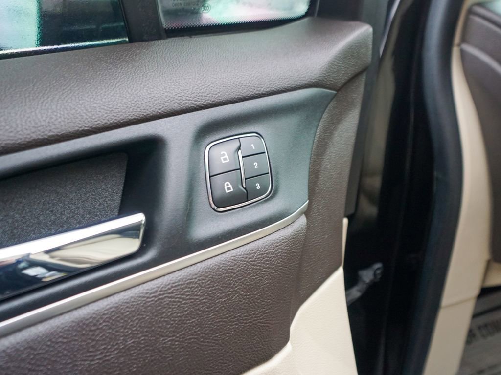 Used 2019 Lincoln MKC Premiere image 18