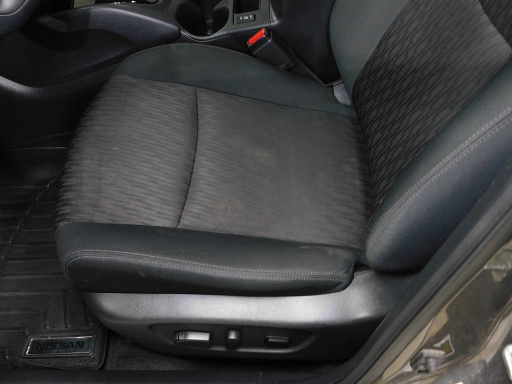 Used 2020 Nissan Rogue SV AWD/4WD image 23