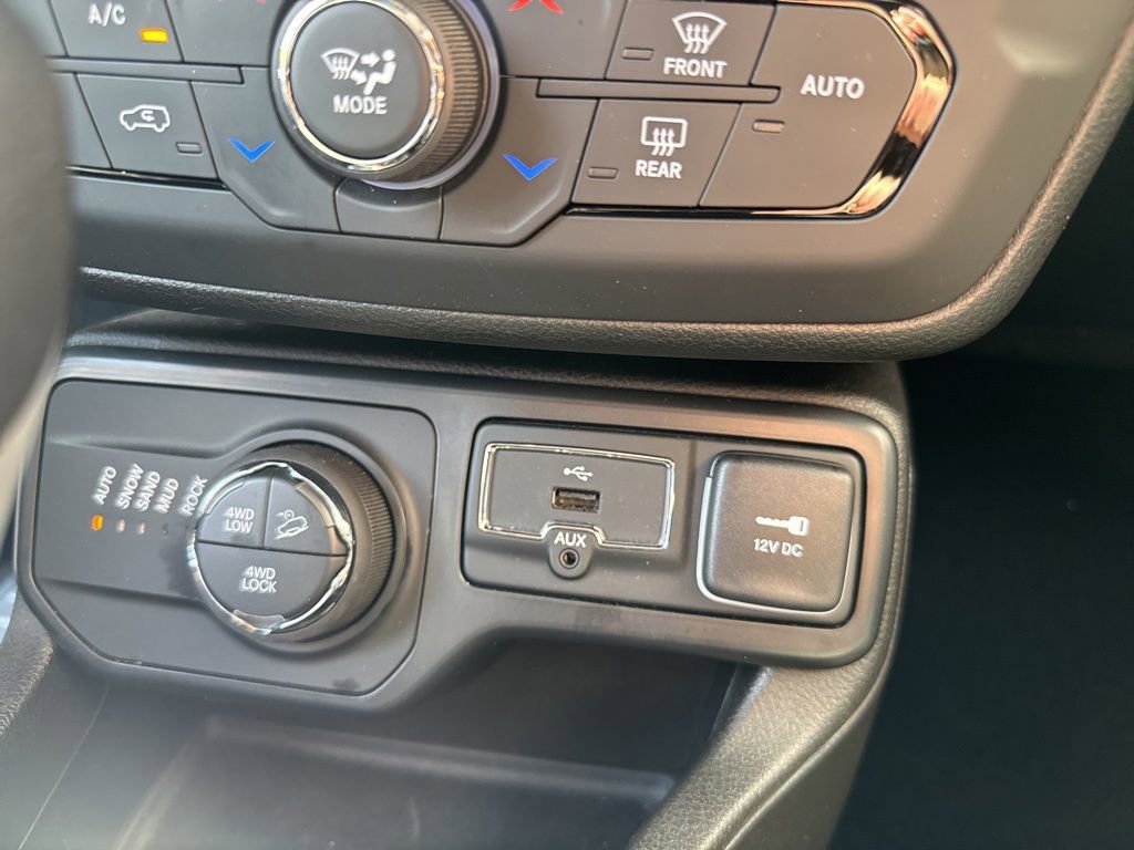 Used 2023 Jeep Renegade Trailhawk image 37