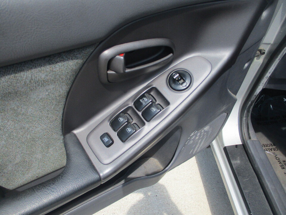 Used 2003 Hyundai Elantra GLS FWD image 25