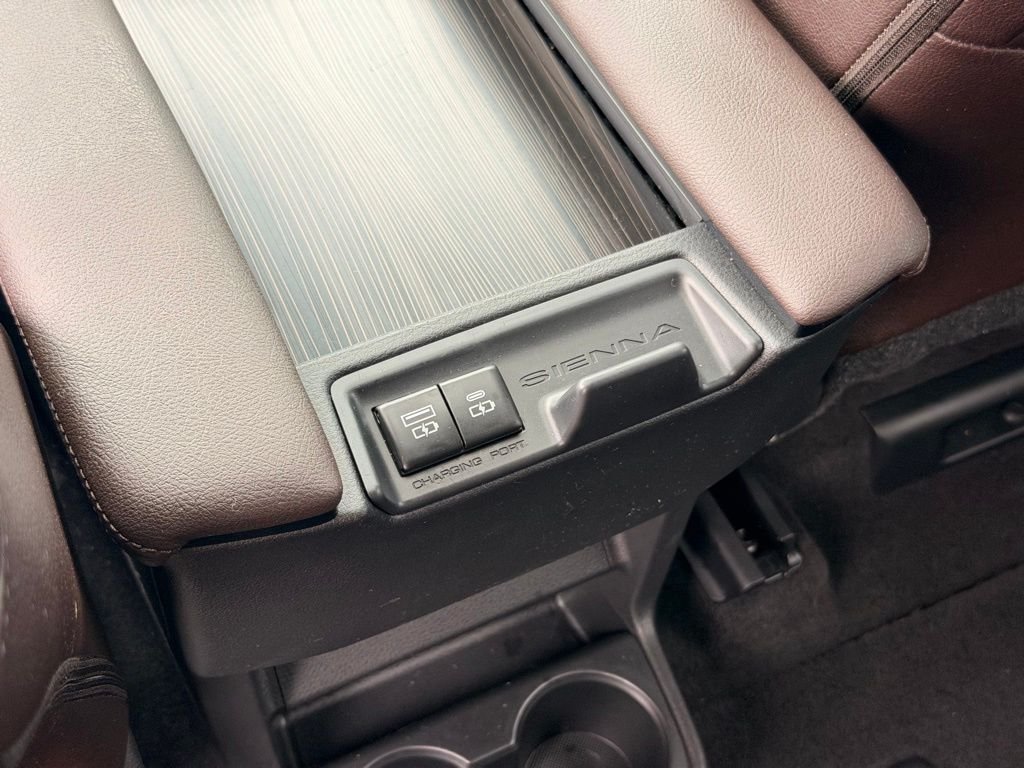Certified 2024 Toyota Sienna Platinum FWD image 15