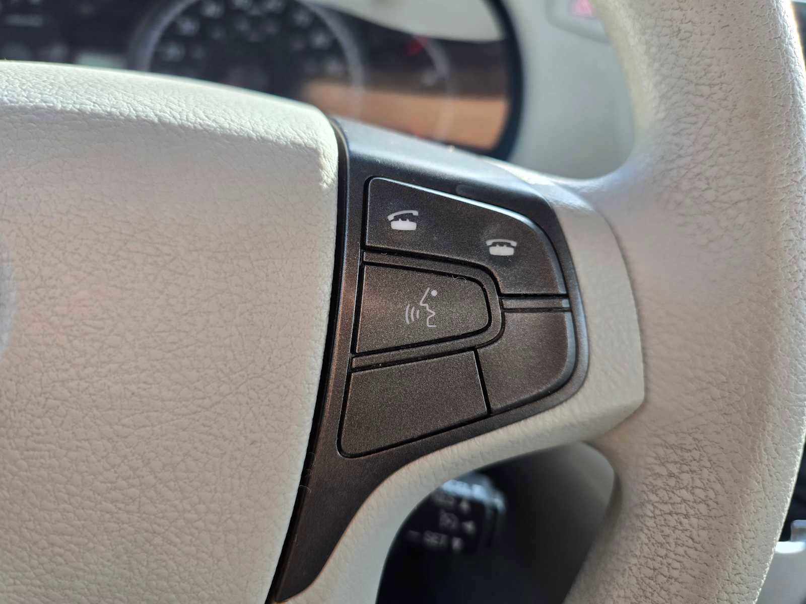 Used 2012 Toyota Sienna LE image 28