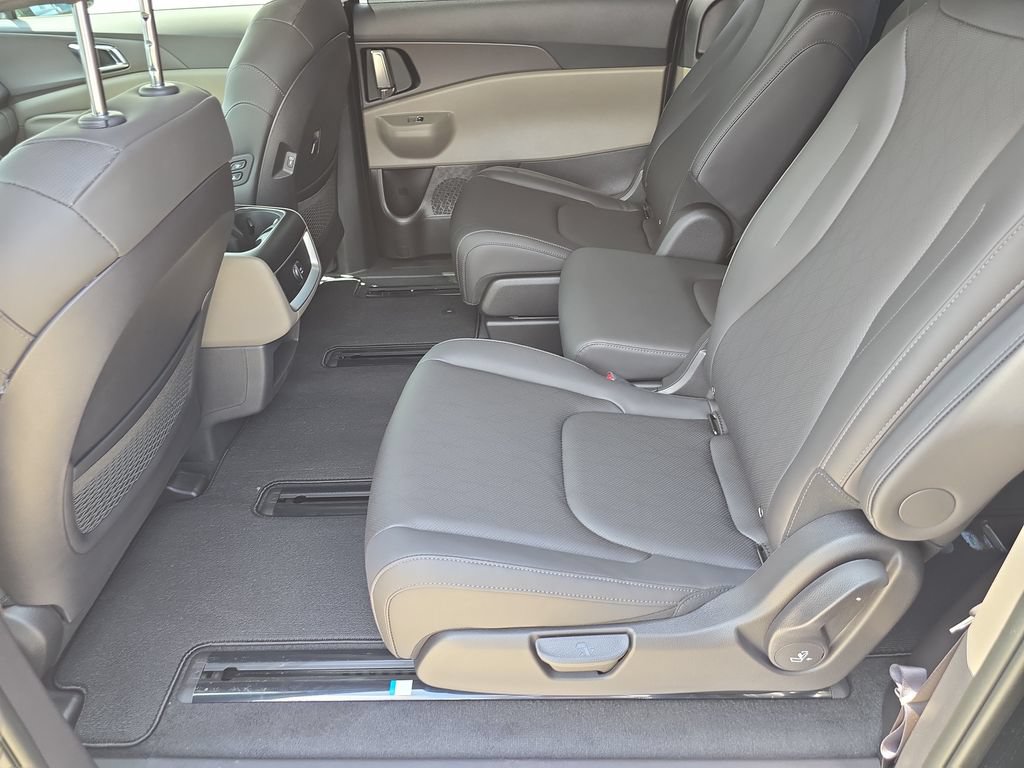 New 2027 Kia Carnival EX FWD image 17