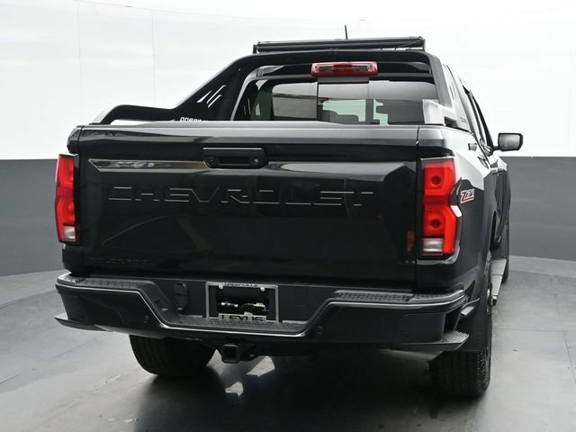 Used 2025 Chevrolet Colorado Z71 w/ Midnight Edition AWD/4WD image 3