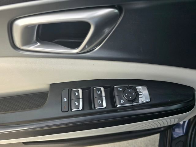 Used 2024 Kia Carnival LX FWD image 29