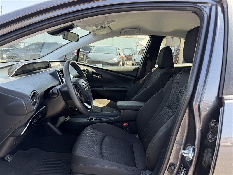 Used 2022 Toyota Prius LE FWD image 9
