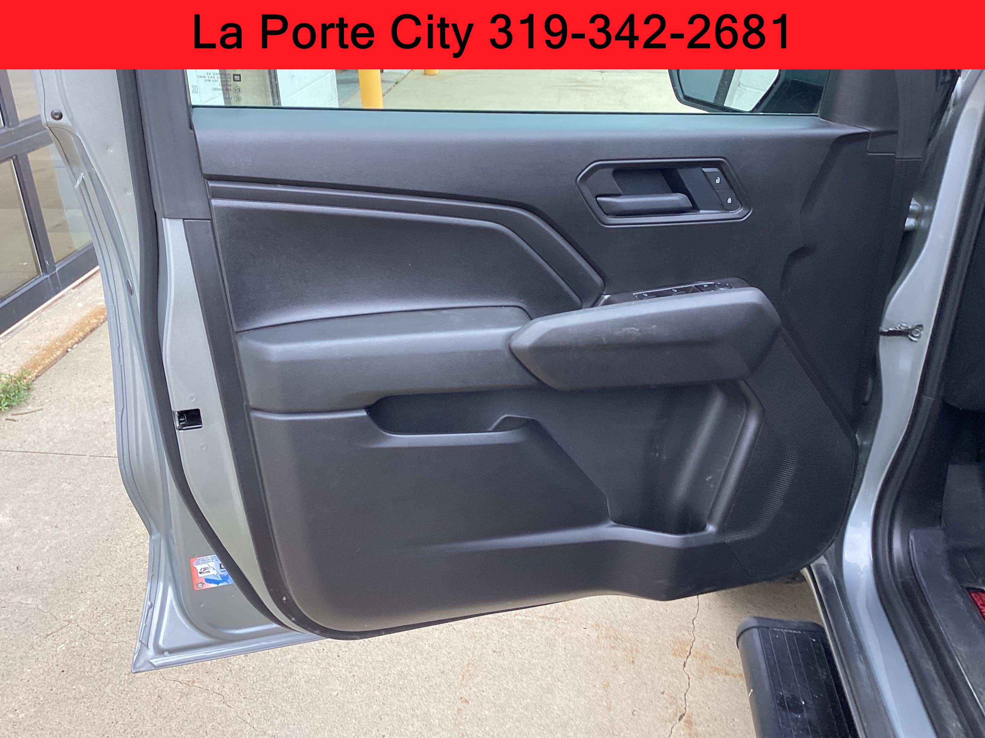 Used 2025 Chevrolet Colorado W/T w/ Advanced Trailering Package AWD/4WD image 10