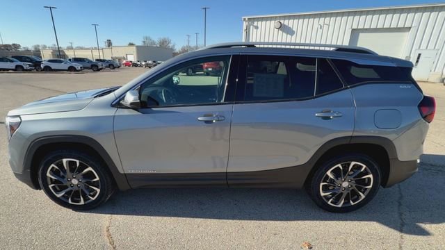 Used 2023 GMC Terrain SLT w/ Infotainment Package II FWD image 6