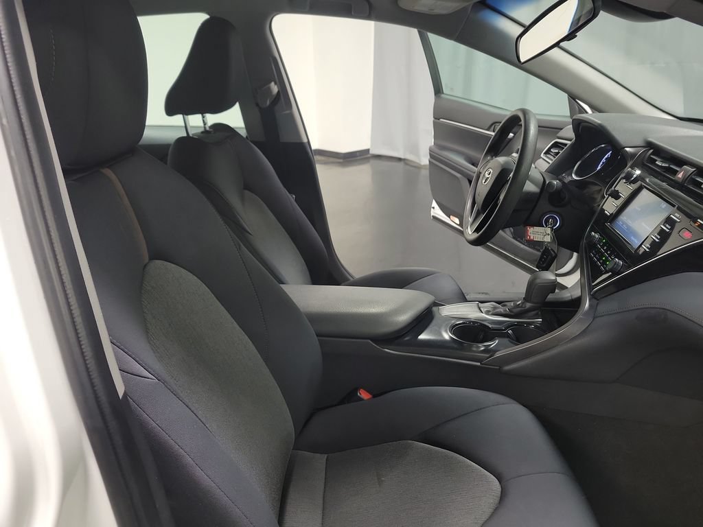 Used 2018 Toyota Camry LE FWD image 25